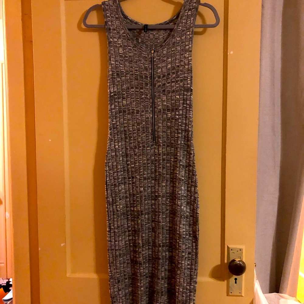 Like new knit body con midi dress!